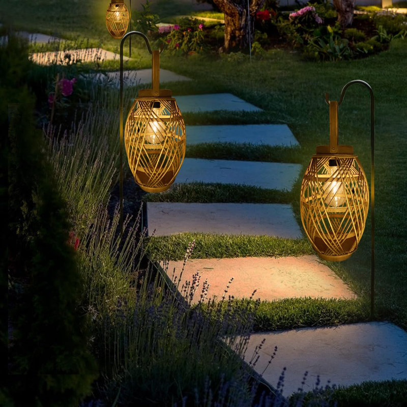 Rattan garden lantern 2025